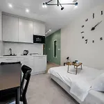 Wiktoryn - Balcony, Gym & Sauna - By Rentujemy شقة