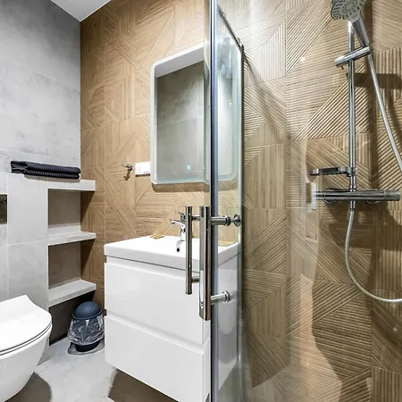 Apartment Wiktoryn - Balcony, Gym & Sauna - By Rentujemy Warsaw